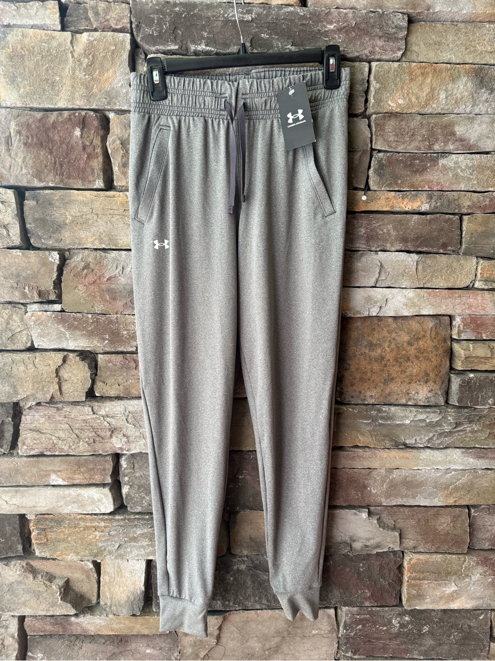 NWT Under Armour Girl’s Grey Athletic Jogger Pants Youth Medium